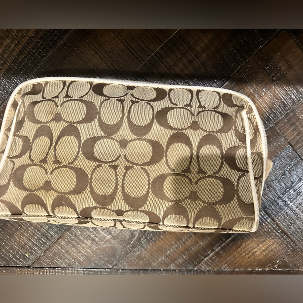 Coach Signature Canvas Makeup Case – Brown & Tan | 10” Wide 🤎 - Picture 2 of 6